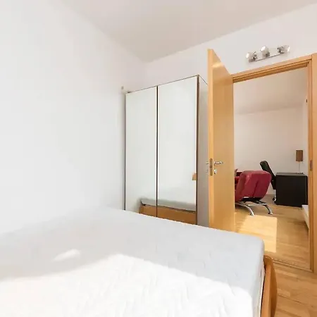Apartment Cozy 2-bedroom Penthouse In The Heart Of *
