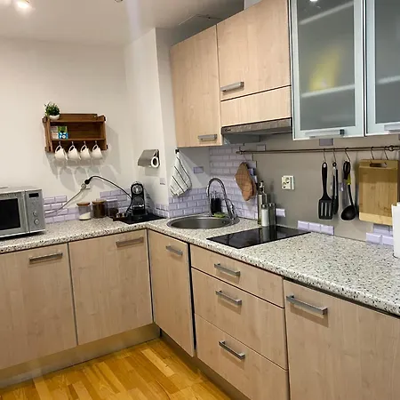 Cozy 2-bedroom Penthouse In The Heart Of *