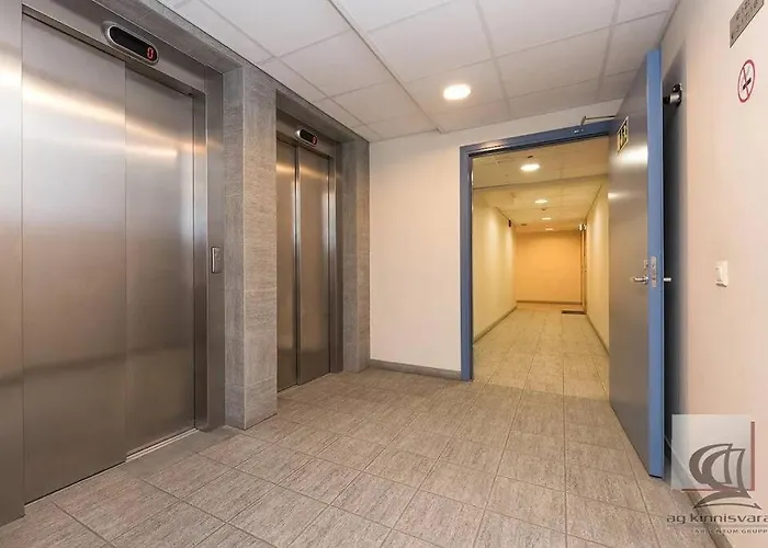 Cozy 2-bedroom Penthouse In The Heart Of Appartamento