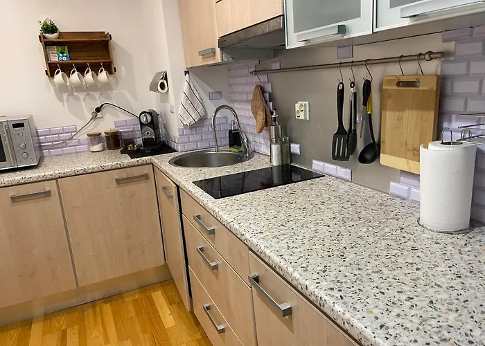 Cozy 2-bedroom Penthouse In The Heart Of Appartamento Reval