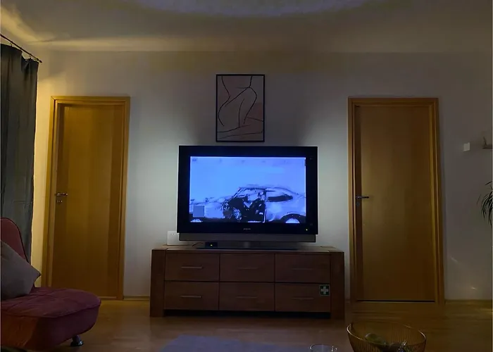 Cozy 2-bedroom Penthouse In The Heart Of Appartamento *